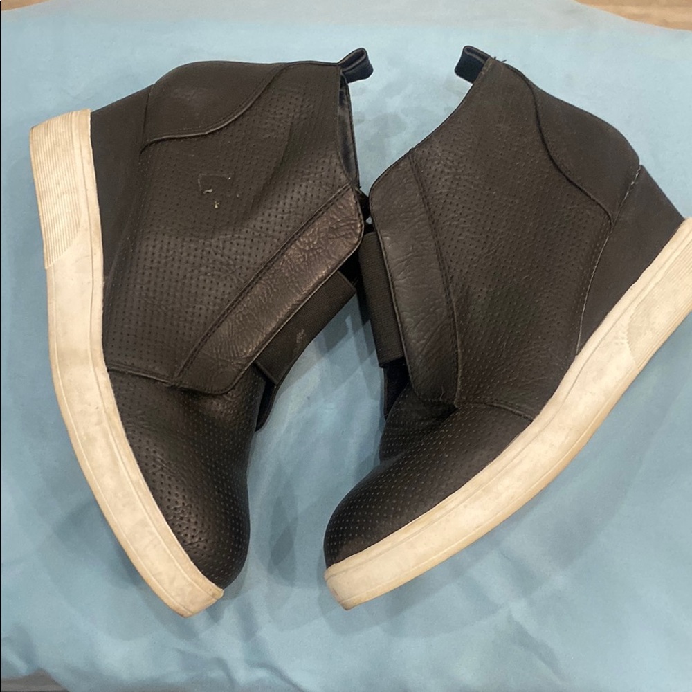 Black Women's High-Top Sneakers - Picture 3 of 8